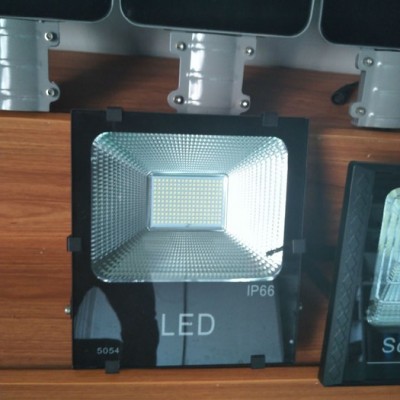 黑金剛太陽能投光燈6v-20W