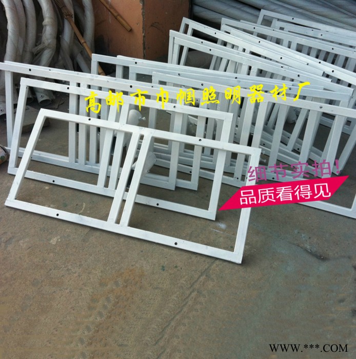 **供貨商30瓦太陽(yáng)能路燈農(nóng)村小路燈6米庭院led30W12V太陽(yáng)能路燈