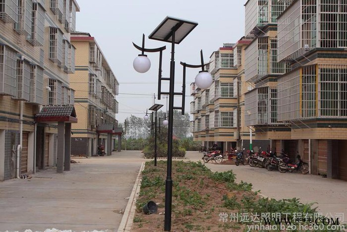 貴州遵義市新款太陽(yáng)能庭院燈常州廠家供應(yīng)上海亞明太陽(yáng)能燈