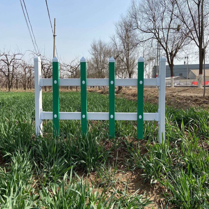 塑料圍墻愷嶸使用壽命長 PVC綠化柵欄 中牟 光伏電站圍墻網 定制