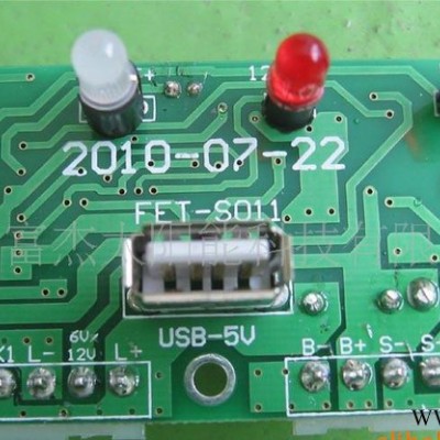 太陽能控制器，供12V蓄電池使用FET-S011A