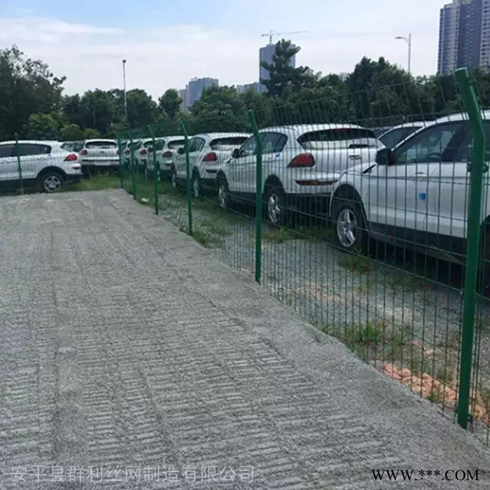 長沙圈地養殖網價格 光伏電站隔離防護網 浸塑雙邊絲護欄網 果園外圍防護隔離網