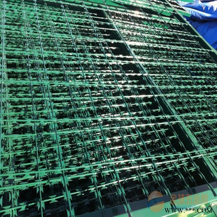 光伏發電304焊接刀片刺網  窗戶防護菱形刺網    牧場防攀爬方形刺網  墻頭防爬防盜直條刺  潤寧