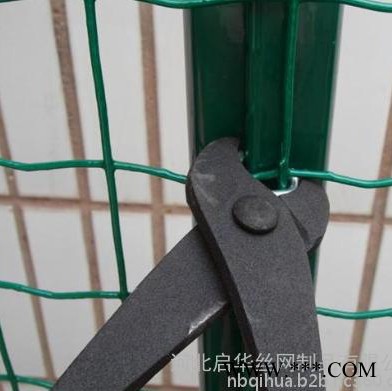 供應光伏電站圍網    光伏電站護欄網   綠化護欄網   荷蘭網廠家   護欄網廠家   綠色鐵絲網  **隔離柵廠家