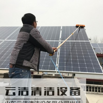 云潔光伏板手動便捷噴水刷